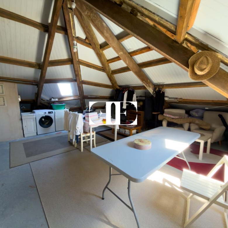 Piso exclusivo de 215 m² en venta en la peatonal de O Calvario (Vigo) con terrazas, vistas panorámicas a la ría y gran trastero privado.