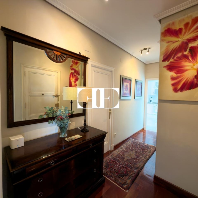 Piso exclusivo de 215 m² en venta en la peatonal de O Calvario (Vigo) con terrazas, vistas panorámicas a la ría y gran trastero privado.