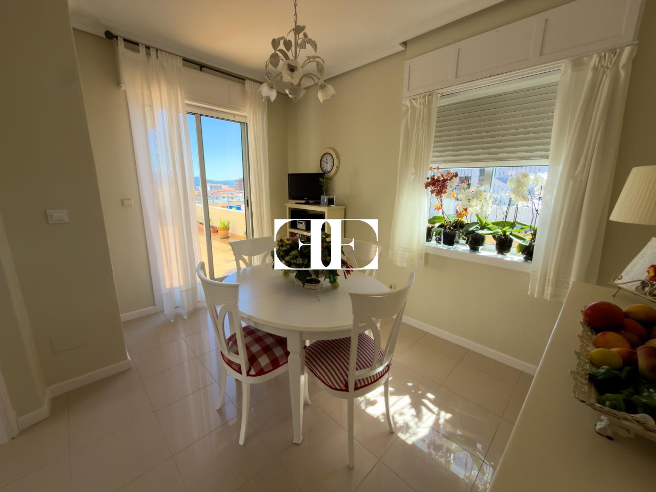 178300064552100172063_178298030523 Piso exclusivo de 215 m² en venta en la peatonal de O Calvario (Vigo) con terrazas, vistas panorámicas a la ría y gran trastero privado.