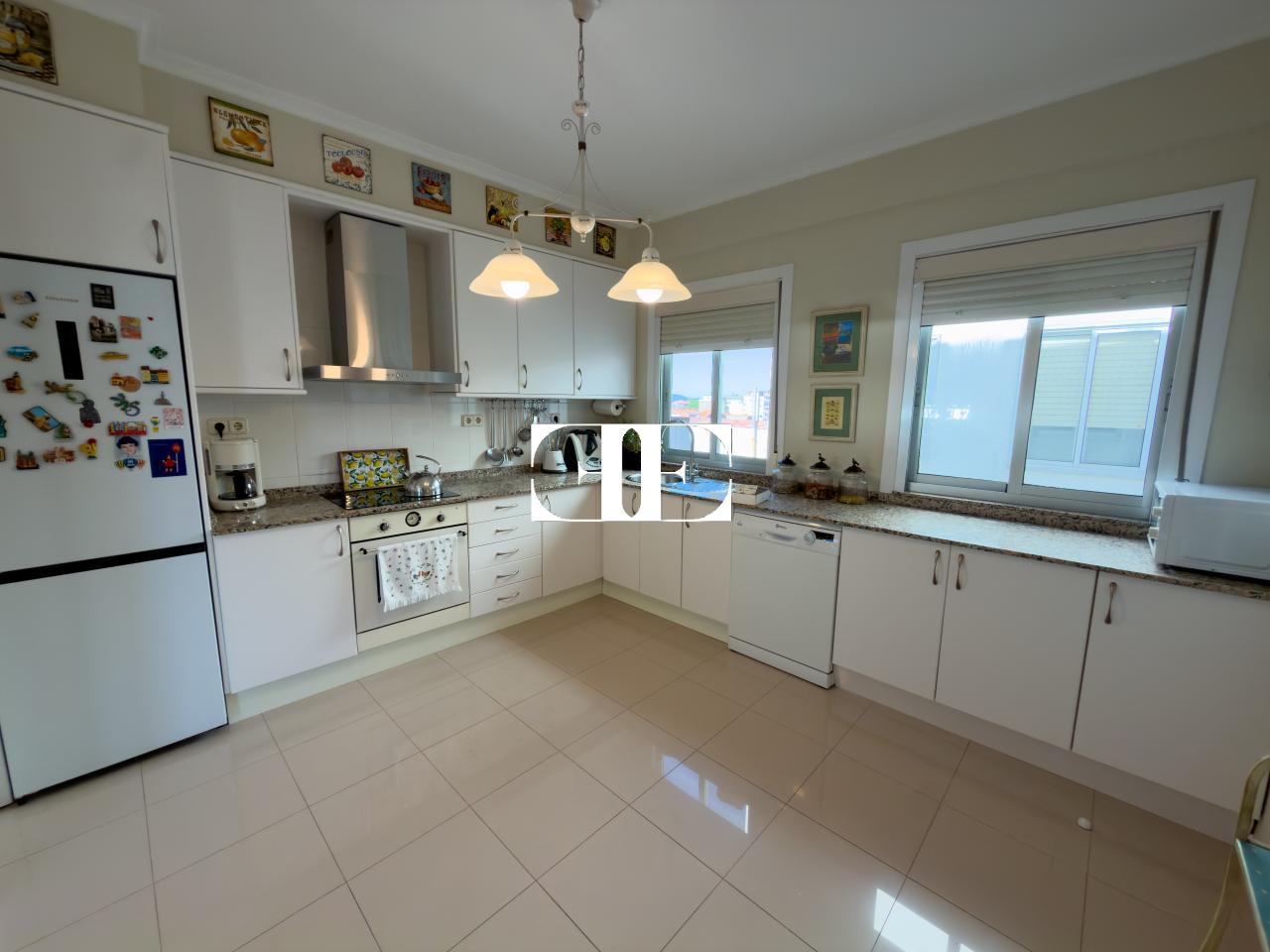 178300064576800172063_178298030273 Piso exclusivo de 215 m² en venta en la peatonal de O Calvario (Vigo) con terrazas, vistas panorámicas a la ría y gran trastero privado.