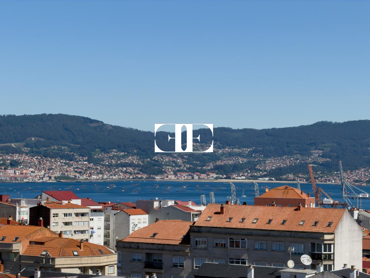 178300065055100172063_178298032639 Piso exclusivo de 215 m² en venta en la peatonal de O Calvario (Vigo) con terrazas, vistas panorámicas a la ría y gran trastero privado.