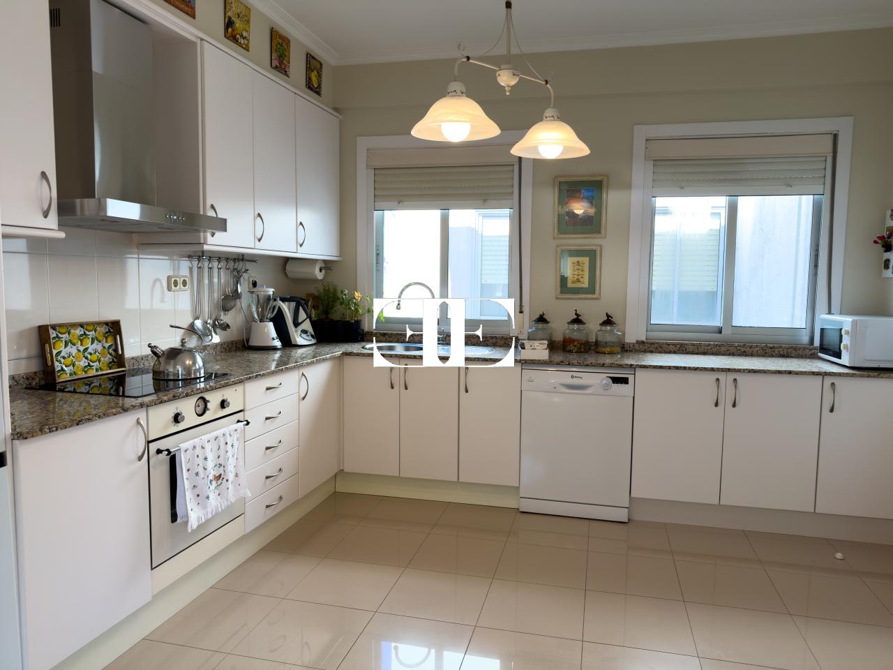 178300065181300172063_178298033055 Piso exclusivo de 215 m² en venta en la peatonal de O Calvario (Vigo) con terrazas, vistas panorámicas a la ría y gran trastero privado.