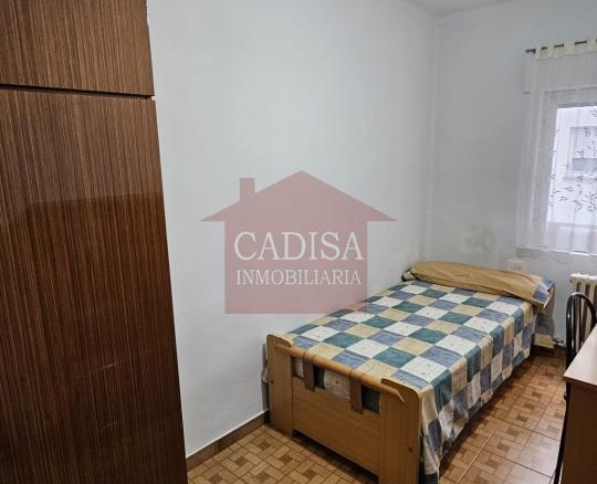 PISO EN ALQUILER PARA CHICAS ESTUDIANTES, CÉNTRICO Y CAMPUS. REF 10464