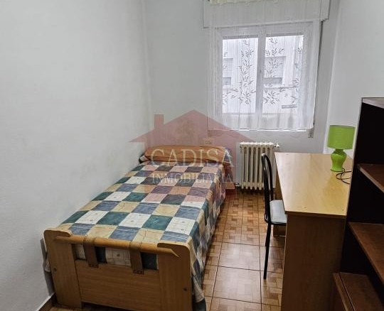 PISO EN ALQUILER PARA CHICAS ESTUDIANTES, CÉNTRICO Y CAMPUS. REF 10464