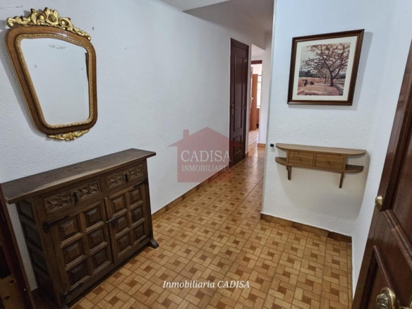 PISO EN ALQUILER PARA CHICAS ESTUDIANTES, CÉNTRICO Y CAMPUS. REF 10464