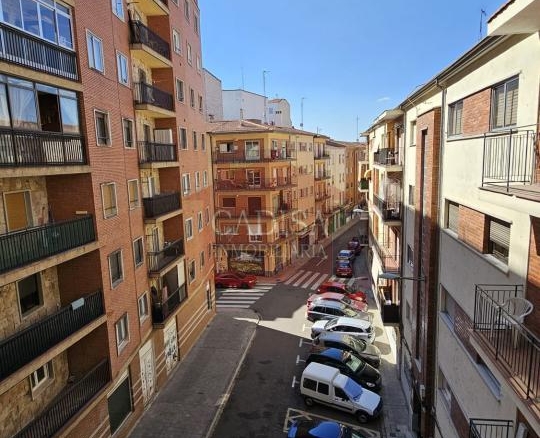 PISO EN ALQUILER PARA CHICAS ESTUDIANTES, CÉNTRICO Y CAMPUS. REF 10464