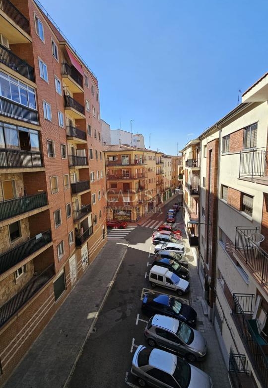 PISO EN ALQUILER PARA CHICAS ESTUDIANTES, CÉNTRICO Y CAMPUS. REF 10464