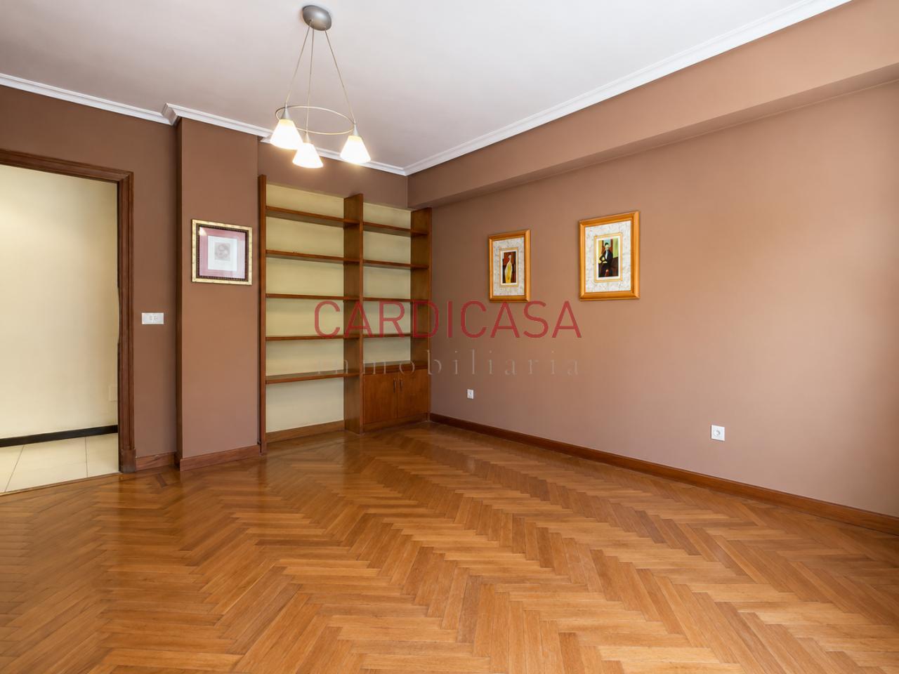 178333587933400172108_178333549141 Vivienda amplia y muy luminosa con vistas al mar y dos plazas de garaje en la zona de Teis.