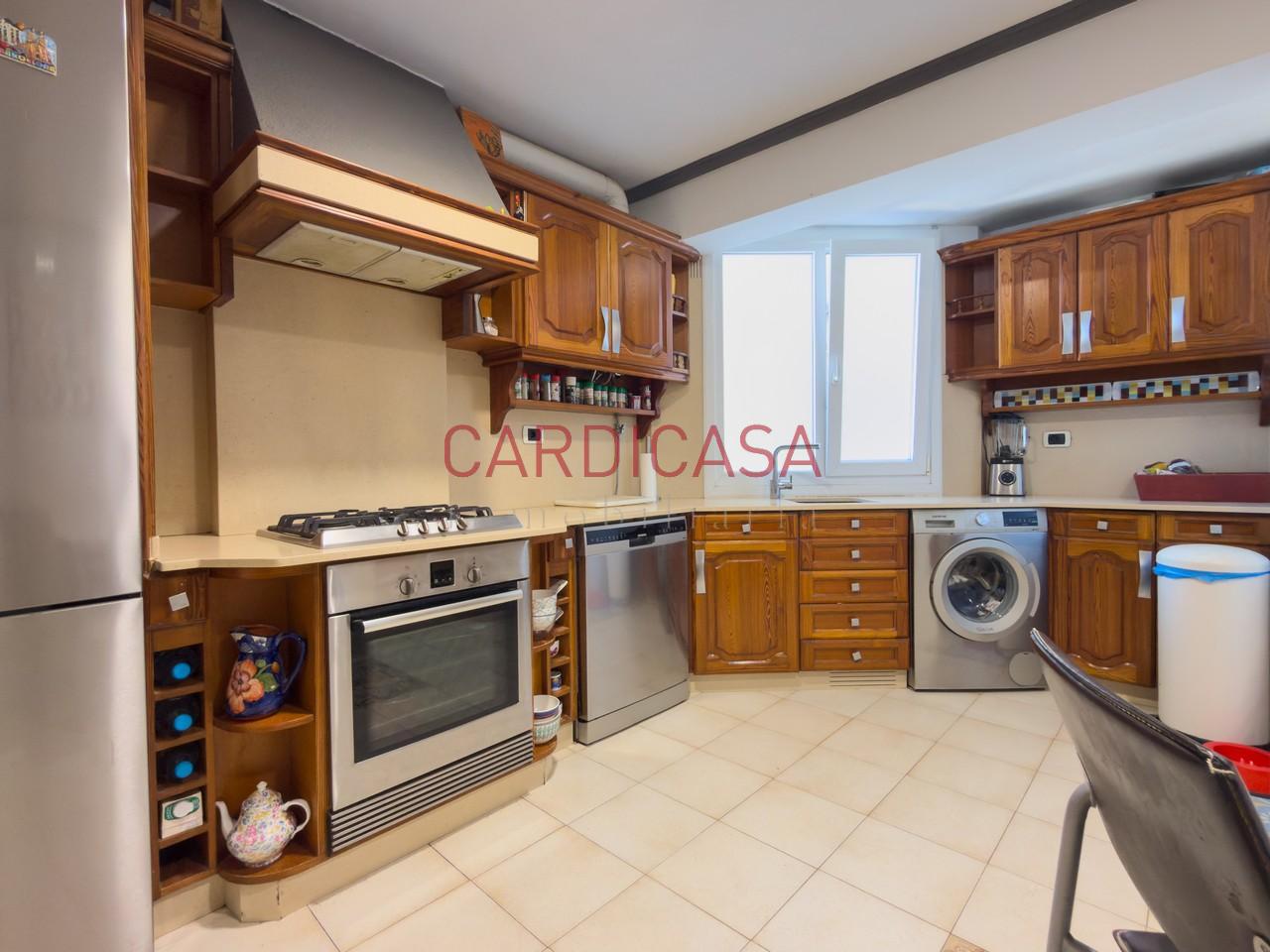 178333588060800172108_178310095279 Vivienda amplia y muy luminosa con vistas al mar y dos plazas de garaje en la zona de Teis.