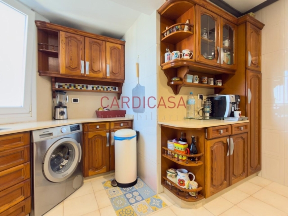 Vivienda amplia y muy luminosa con vistas al mar y dos plazas de garaje en la zona de Teis.