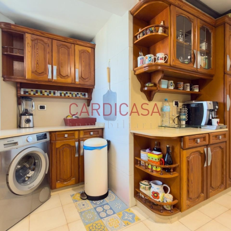 Vivienda amplia y muy luminosa con vistas al mar y dos plazas de garaje en la zona de Teis.