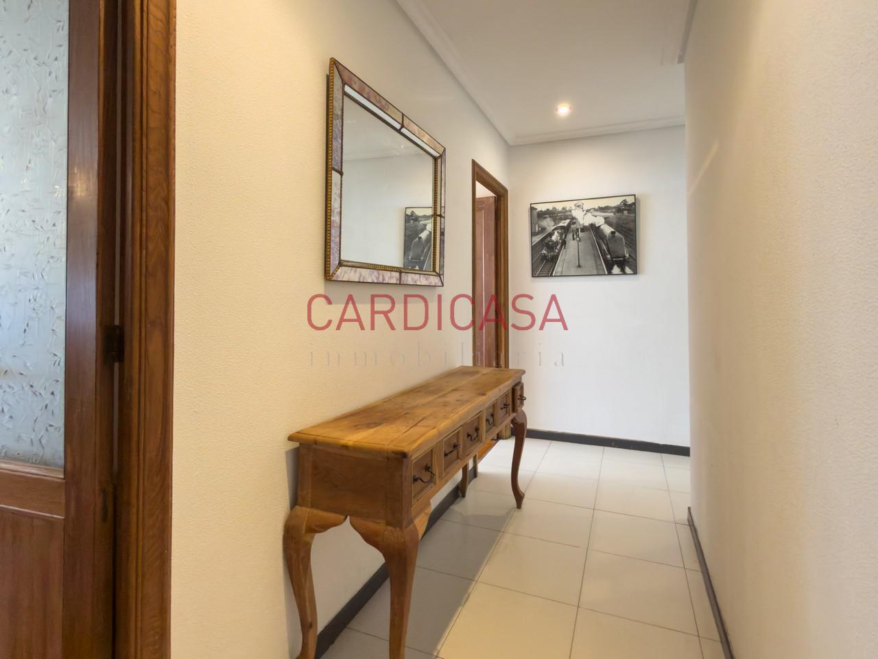 178333588306100172108_178310096160 Vivienda amplia y muy luminosa con vistas al mar y dos plazas de garaje en la zona de Teis.