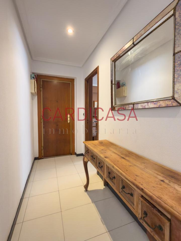 178333588376300172108_178310095879 Vivienda amplia y muy luminosa con vistas al mar y dos plazas de garaje en la zona de Teis.