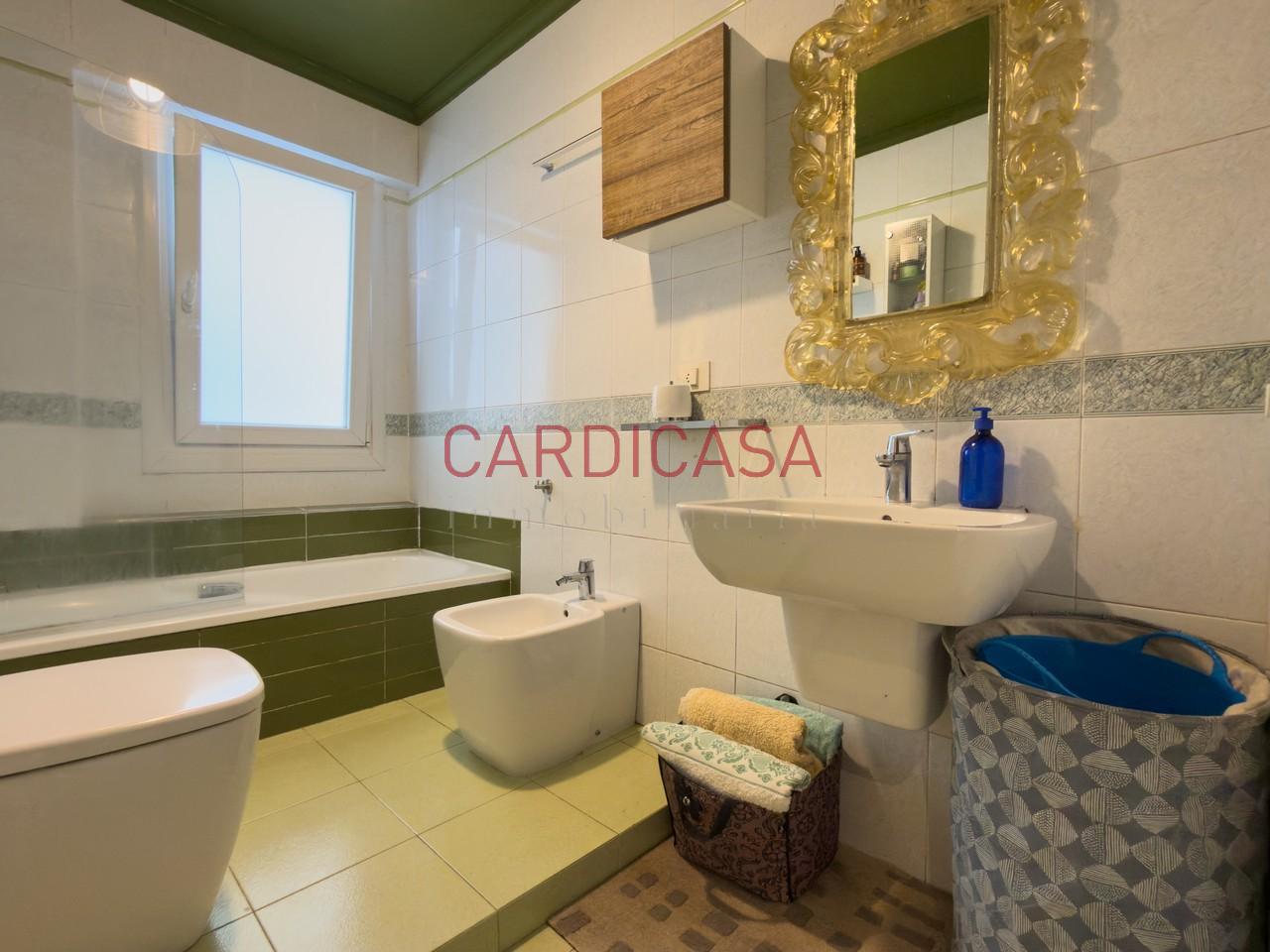 178333588566400172108_178310095098 Vivienda amplia y muy luminosa con vistas al mar y dos plazas de garaje en la zona de Teis.