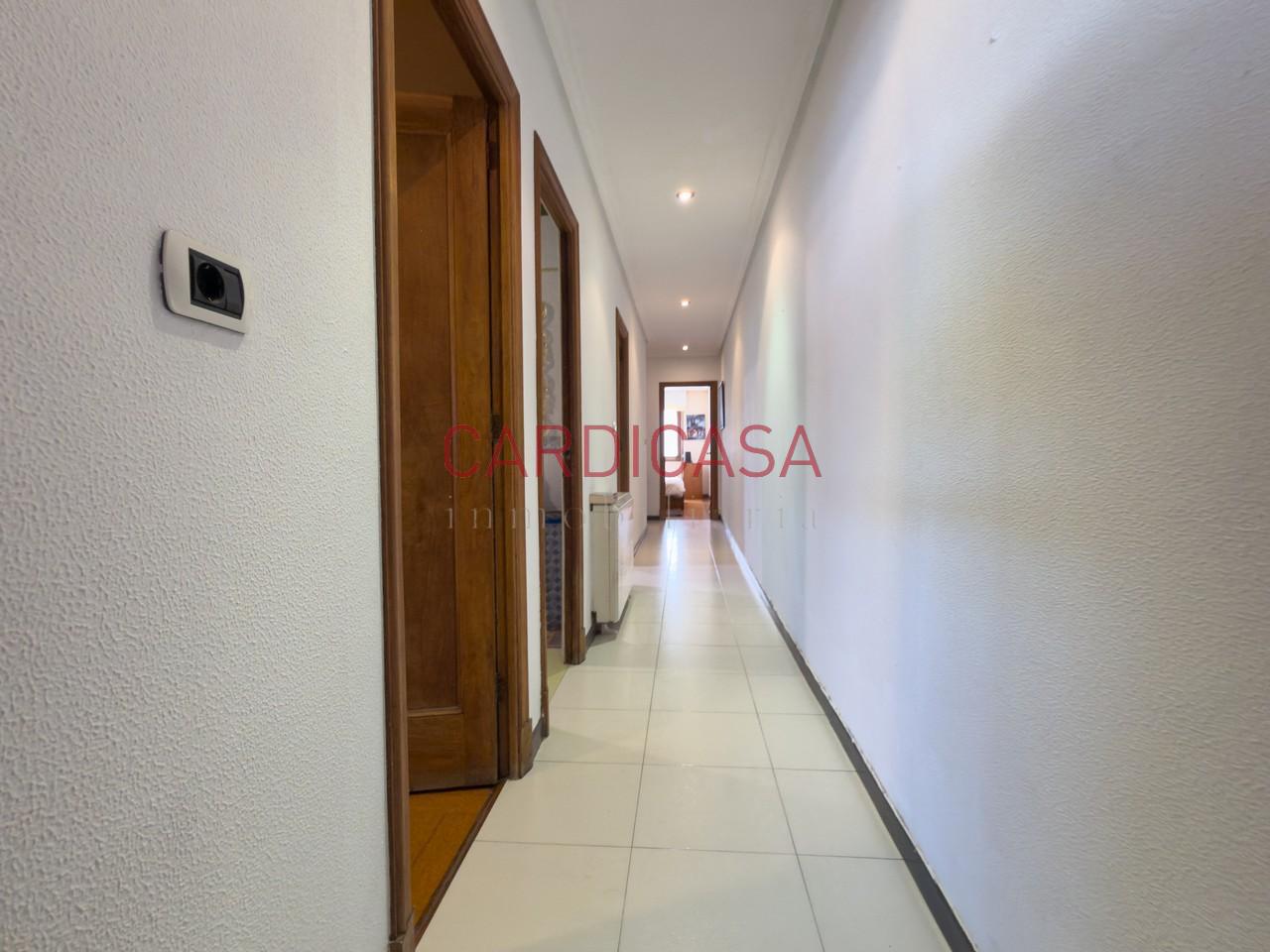 178333588582100172108_178310094746 Vivienda amplia y muy luminosa con vistas al mar y dos plazas de garaje en la zona de Teis.