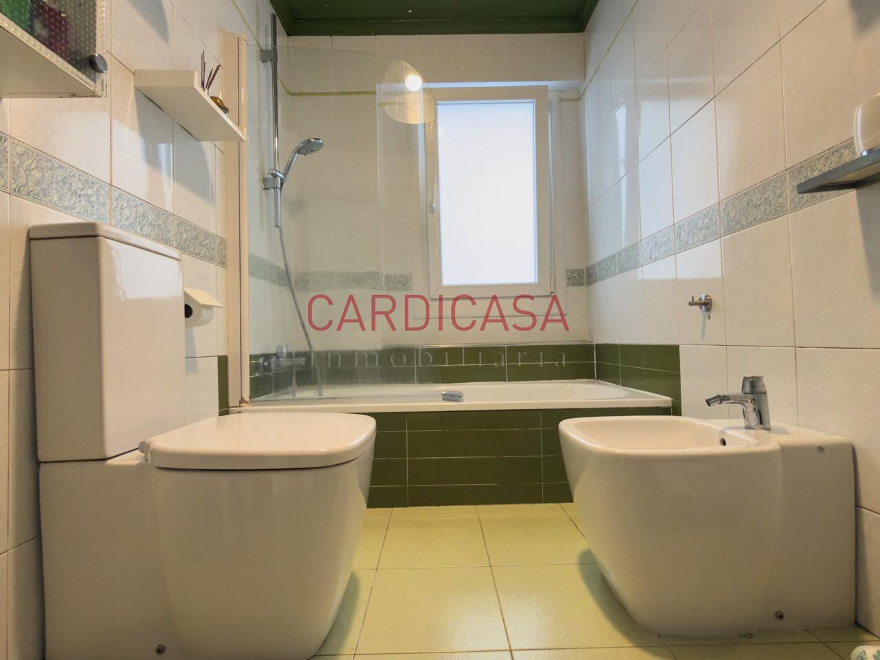 178333588699600172108_178310095134 Vivienda amplia y muy luminosa con vistas al mar y dos plazas de garaje en la zona de Teis.