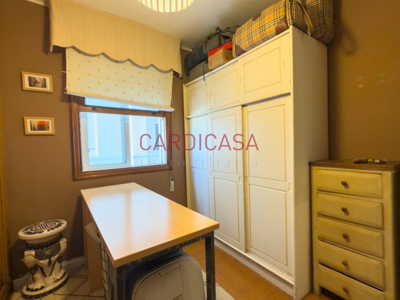 178333588752900172108_178310094896 Vivienda amplia y muy luminosa con vistas al mar y dos plazas de garaje en la zona de Teis.
