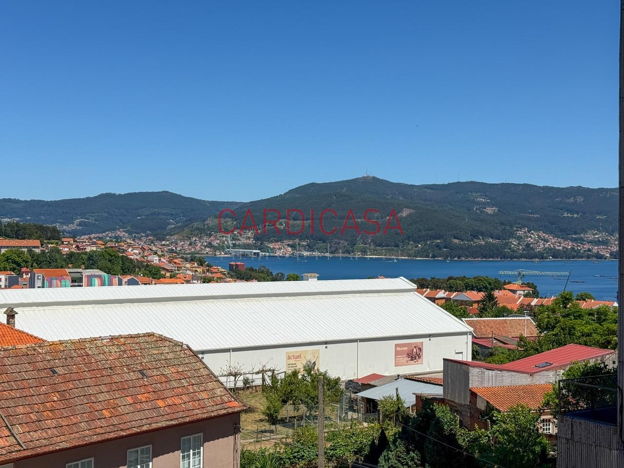 178333589076900172108_178310094441 Vivienda amplia y muy luminosa con vistas al mar y dos plazas de garaje en la zona de Teis.