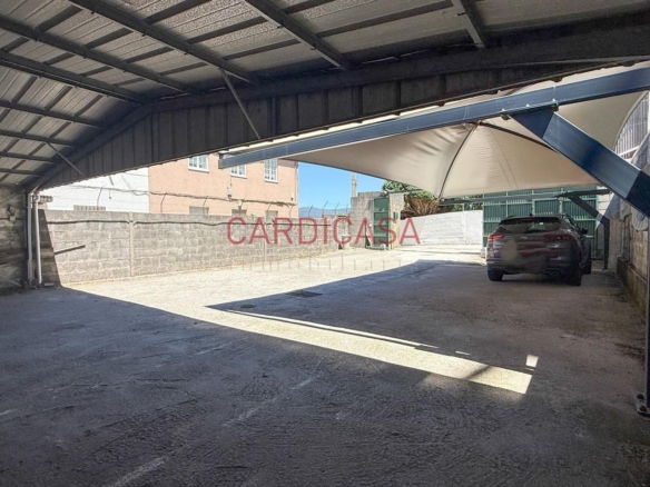 Vivienda amplia y muy luminosa con vistas al mar y dos plazas de garaje en la zona de Teis.
