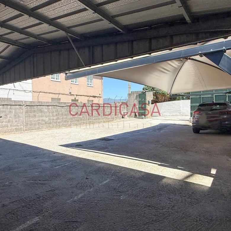 Vivienda amplia y muy luminosa con vistas al mar y dos plazas de garaje en la zona de Teis.