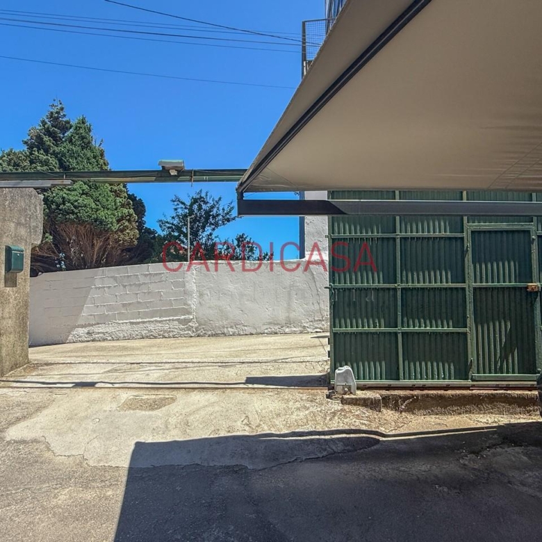 Vivienda amplia y muy luminosa con vistas al mar y dos plazas de garaje en la zona de Teis.
