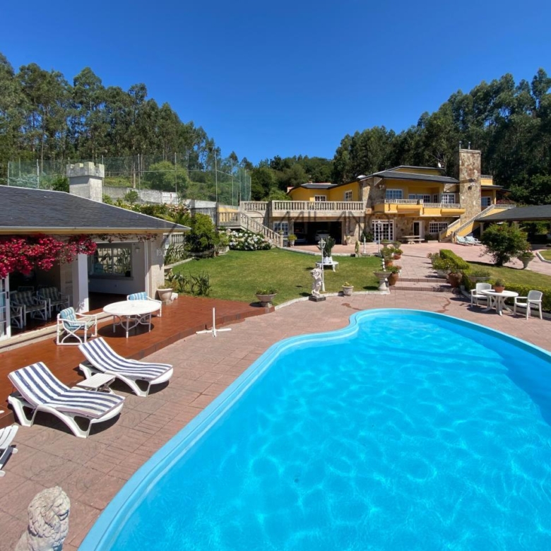 Chalet con piscina e increíbles vistas al mar