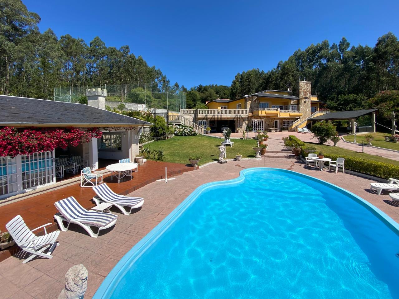 178367784615100045174_178188544692 Chalet con piscina e increíbles vistas al mar