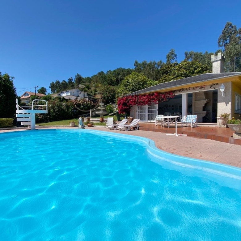 Chalet con piscina e increíbles vistas al mar