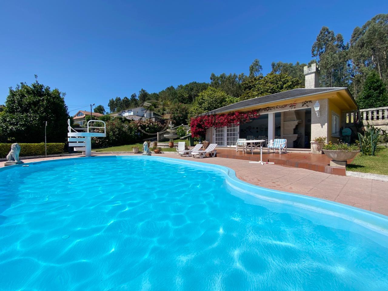 178367784742400045174_178188544826 Chalet con piscina e increíbles vistas al mar