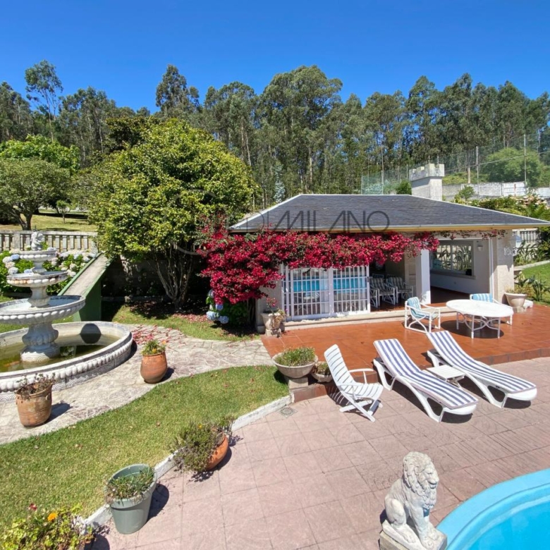 Chalet con piscina e increíbles vistas al mar