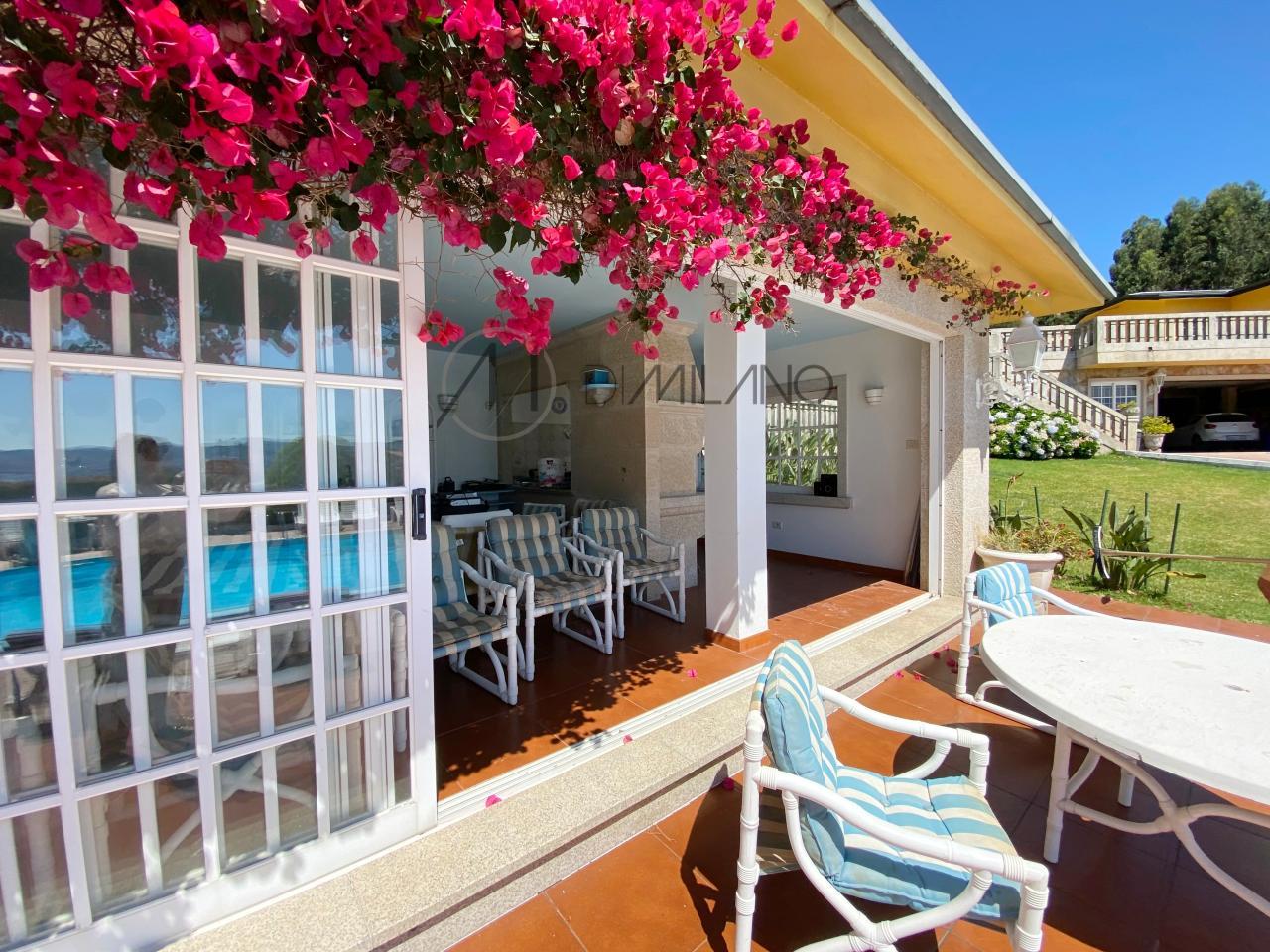 178367784947200045174_178188545273 Chalet con piscina e increíbles vistas al mar