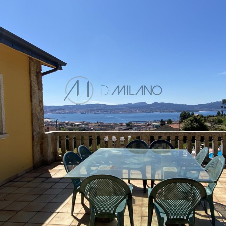 Chalet con piscina e increíbles vistas al mar