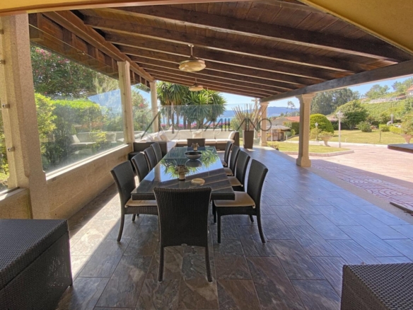 Chalet con piscina e increíbles vistas al mar