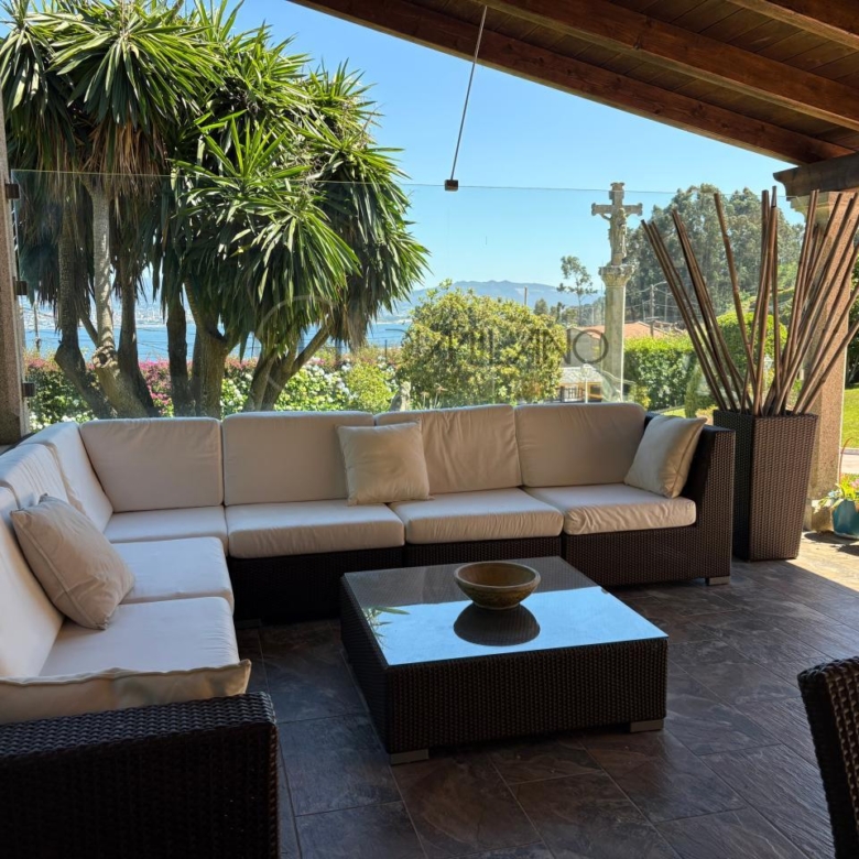 Chalet con piscina e increíbles vistas al mar
