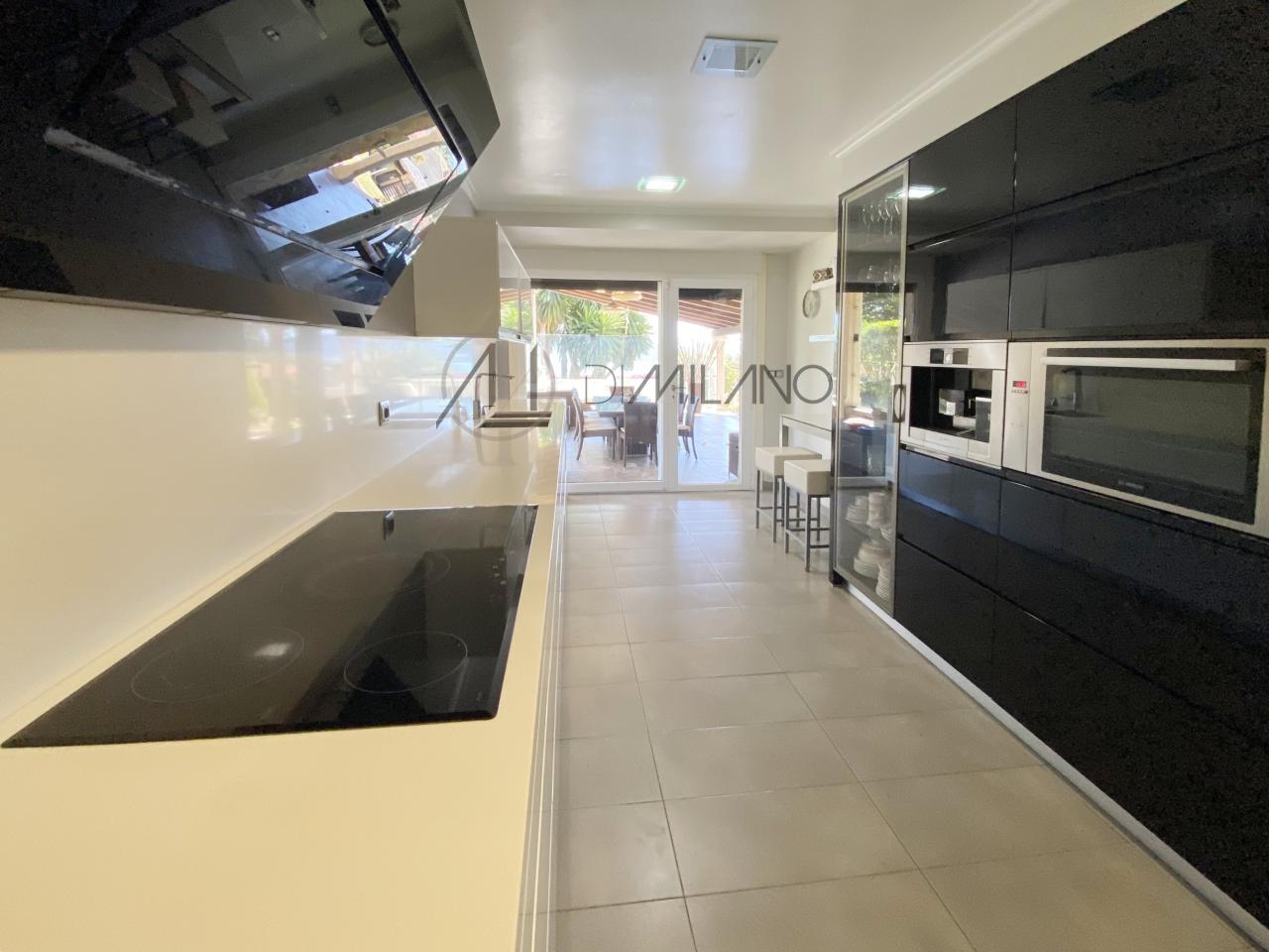 178367785473700045174_178188546481 Chalet con piscina e increíbles vistas al mar