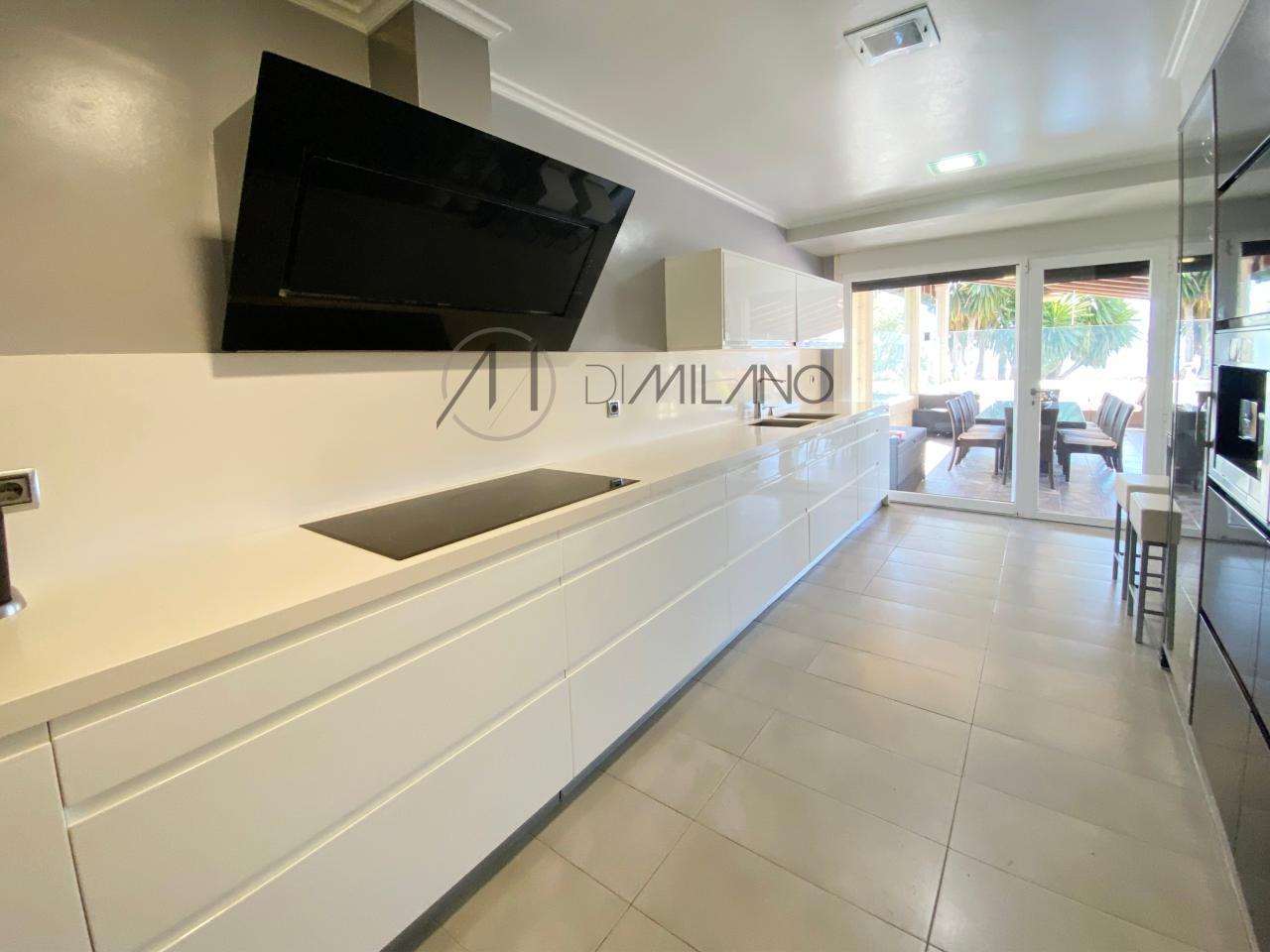 178367785596300045174_178188546718 Chalet con piscina e increíbles vistas al mar