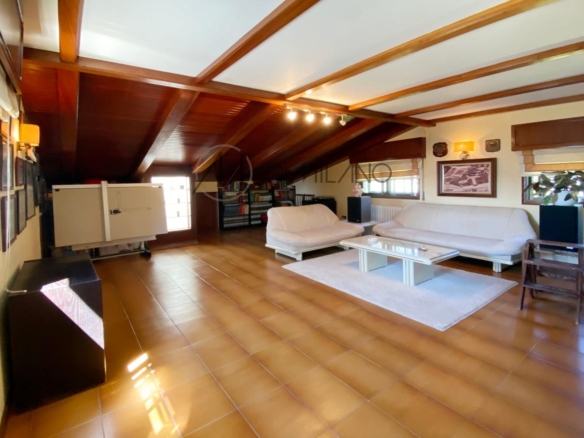 Chalet con piscina e increíbles vistas al mar
