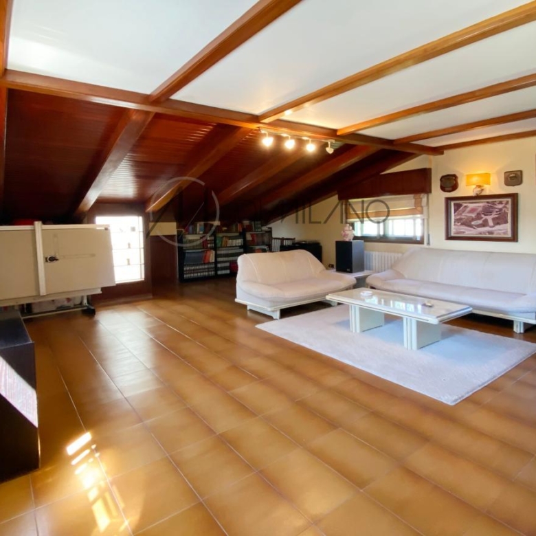 Chalet con piscina e increíbles vistas al mar