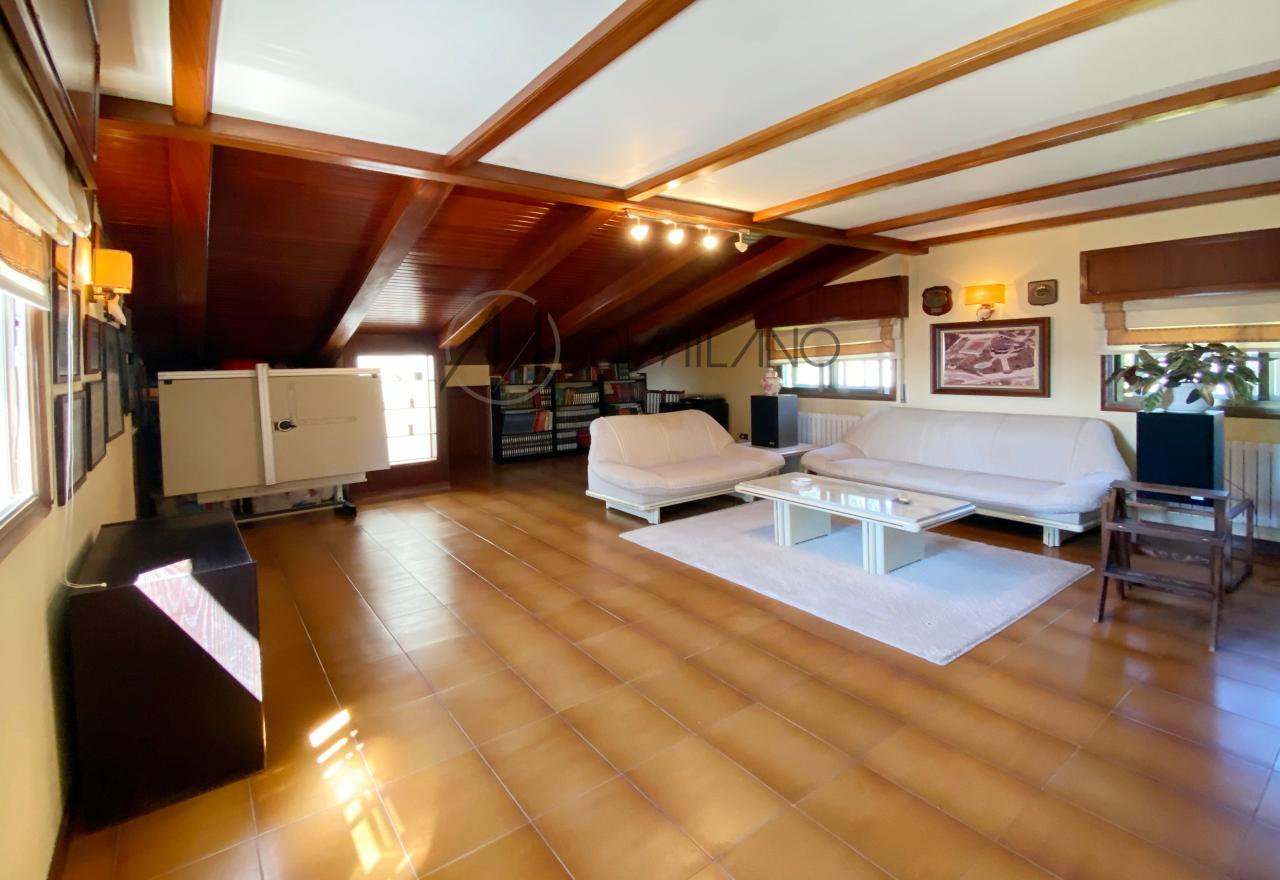 178367785858500045174_178188547071 Chalet con piscina e increíbles vistas al mar