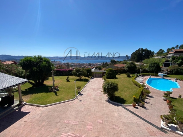 Chalet con piscina e increíbles vistas al mar