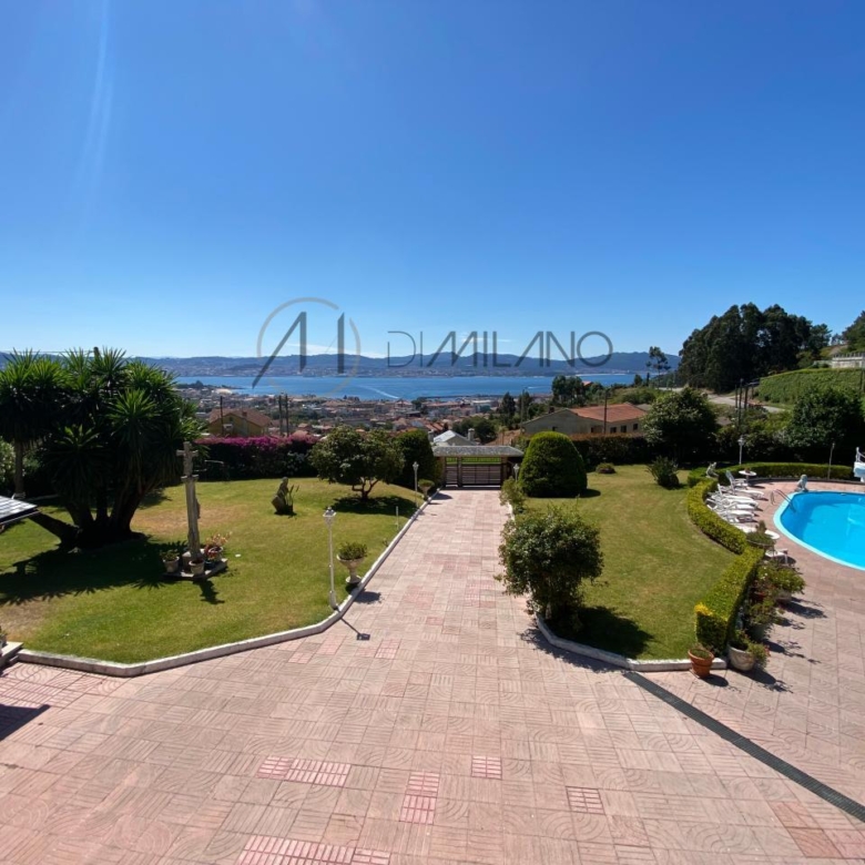 Chalet con piscina e increíbles vistas al mar