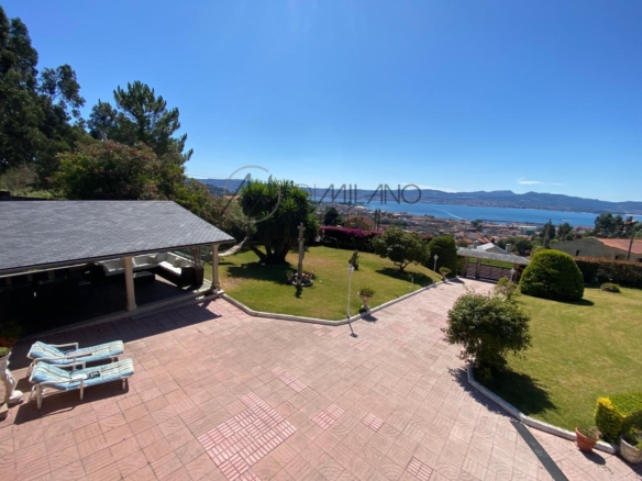 Chalet con piscina e increíbles vistas al mar