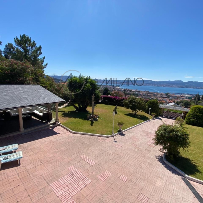 Chalet con piscina e increíbles vistas al mar