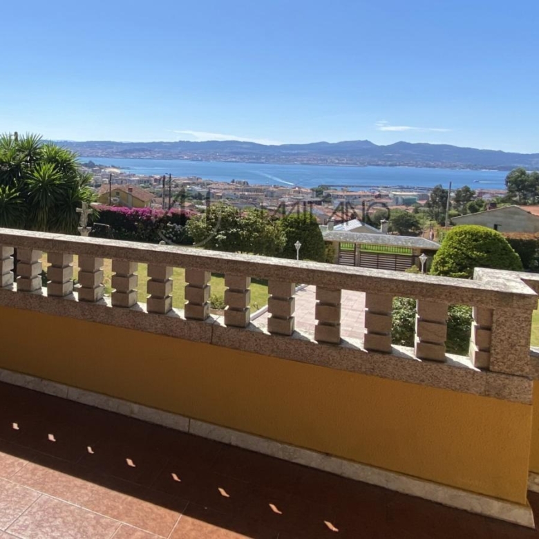 Chalet con piscina e increíbles vistas al mar