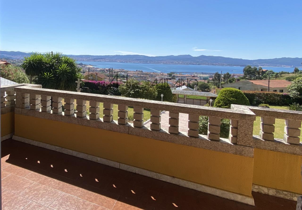 178367786463800045174_178188547817 Chalet con piscina e increíbles vistas al mar