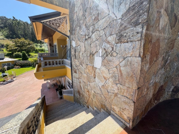 Chalet con piscina e increíbles vistas al mar