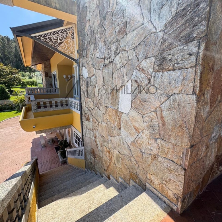 Chalet con piscina e increíbles vistas al mar