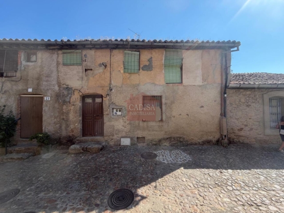 CASA EN VENTA EN MIRANDA DEL CASTAÑAR. REF. C4099