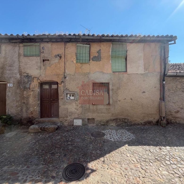 CASA EN VENTA EN MIRANDA DEL CASTAÑAR. REF. C4099