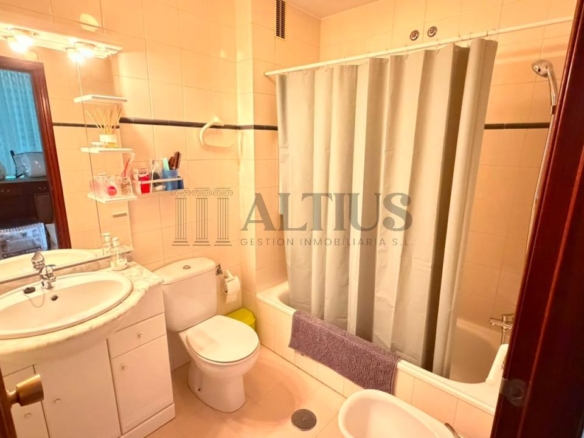 Habitación en Alquiler, Área Central. Solo chica estudiante